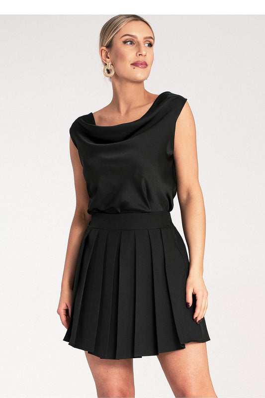 Close-up view of the luxurious pleats and elastic waistband of Figl's elegant mini skirt, crafted from 95% polyester for ultimate style and comfort.