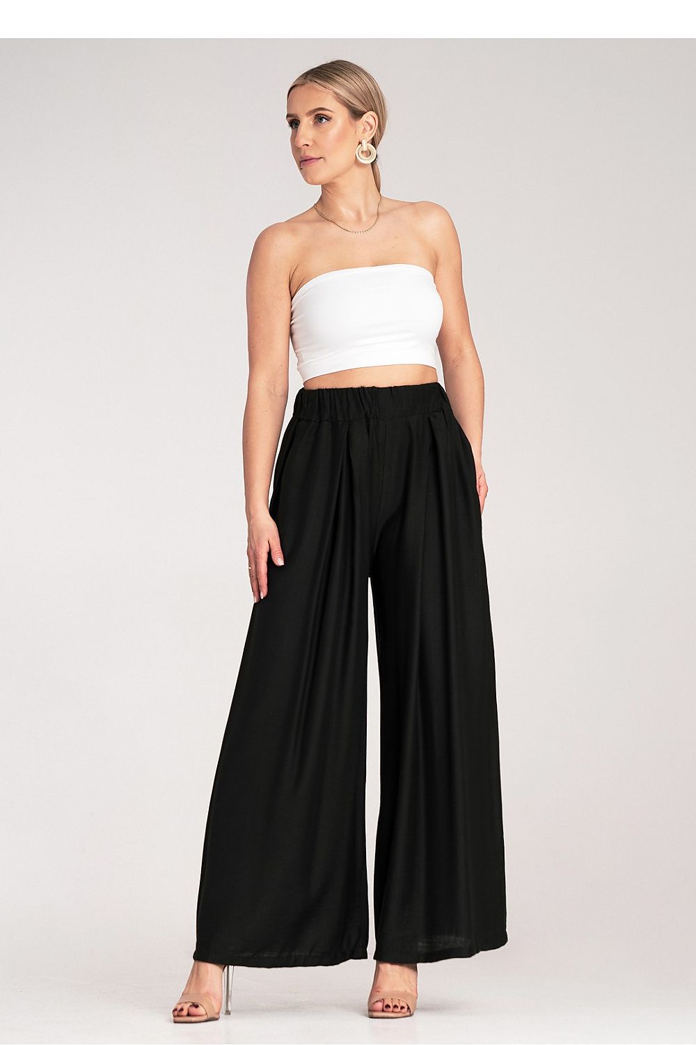 Elegant loose skirt featuring wide pleats by Figl, designed to flatter all body types with sizes from EU 0 to Plus.