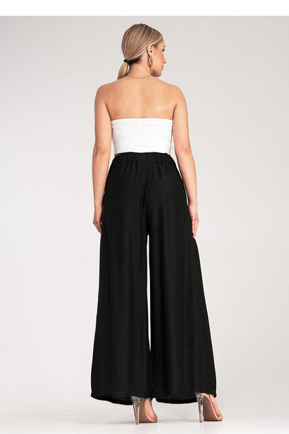 Figl's luxury high waist skirt showcasing soft, lightweight material for ultimate comfort and breathability.