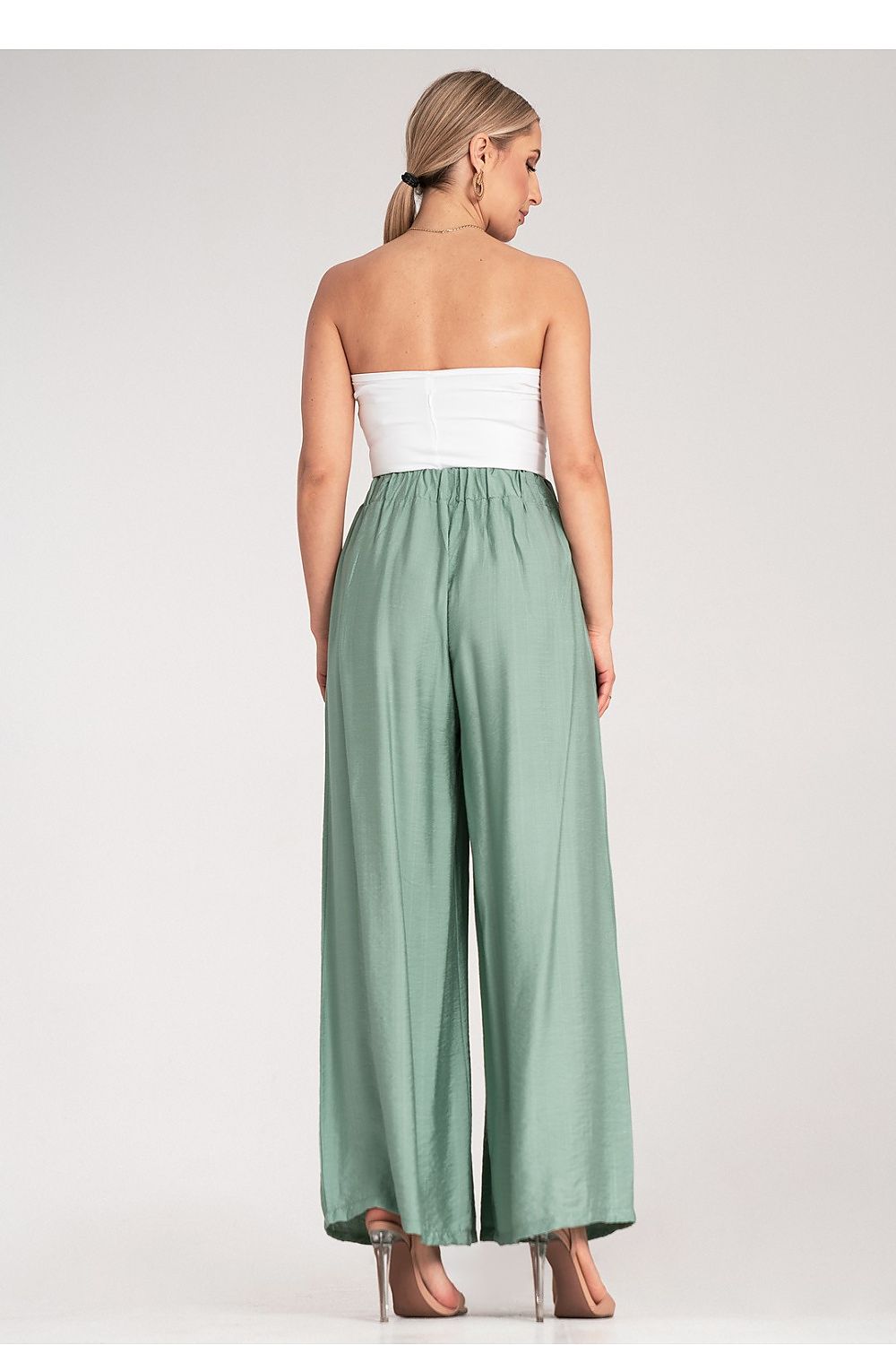 Elegant loose skirt by Figl showcasing a high waist design and pleats, perfect for any occasion.