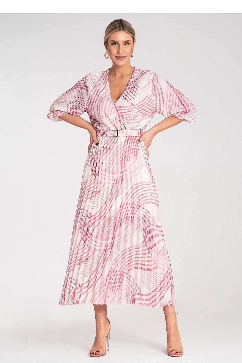 Stunning Figl satin maxi dress in leopard print, featuring a sophisticated design with long sleeves and a classic silhouette for a timeless look.