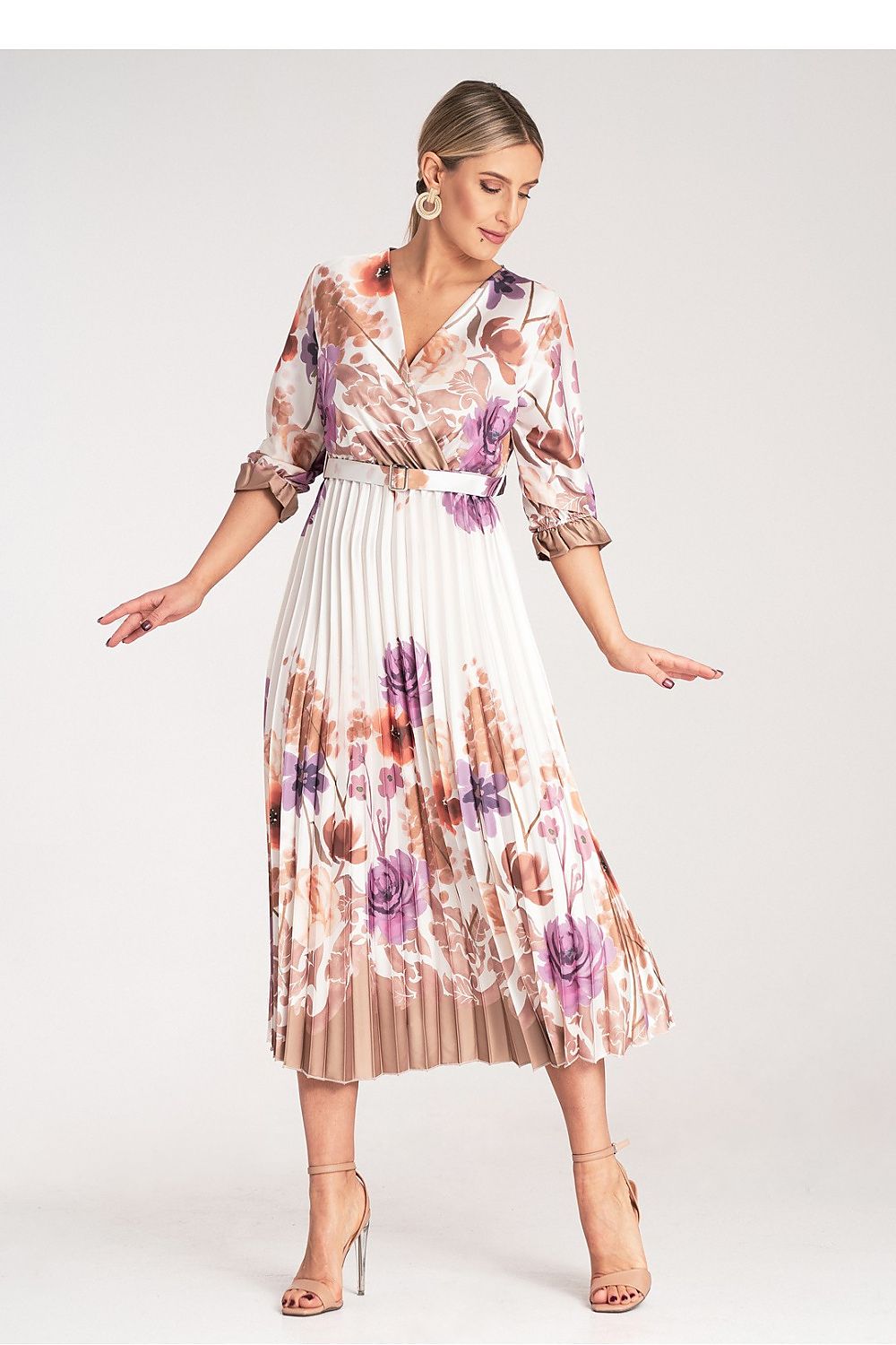 Long-sleeved satin maxi dress by Figl with elastic cuffs and beautiful floral print, ideal for a luxurious wardrobe.