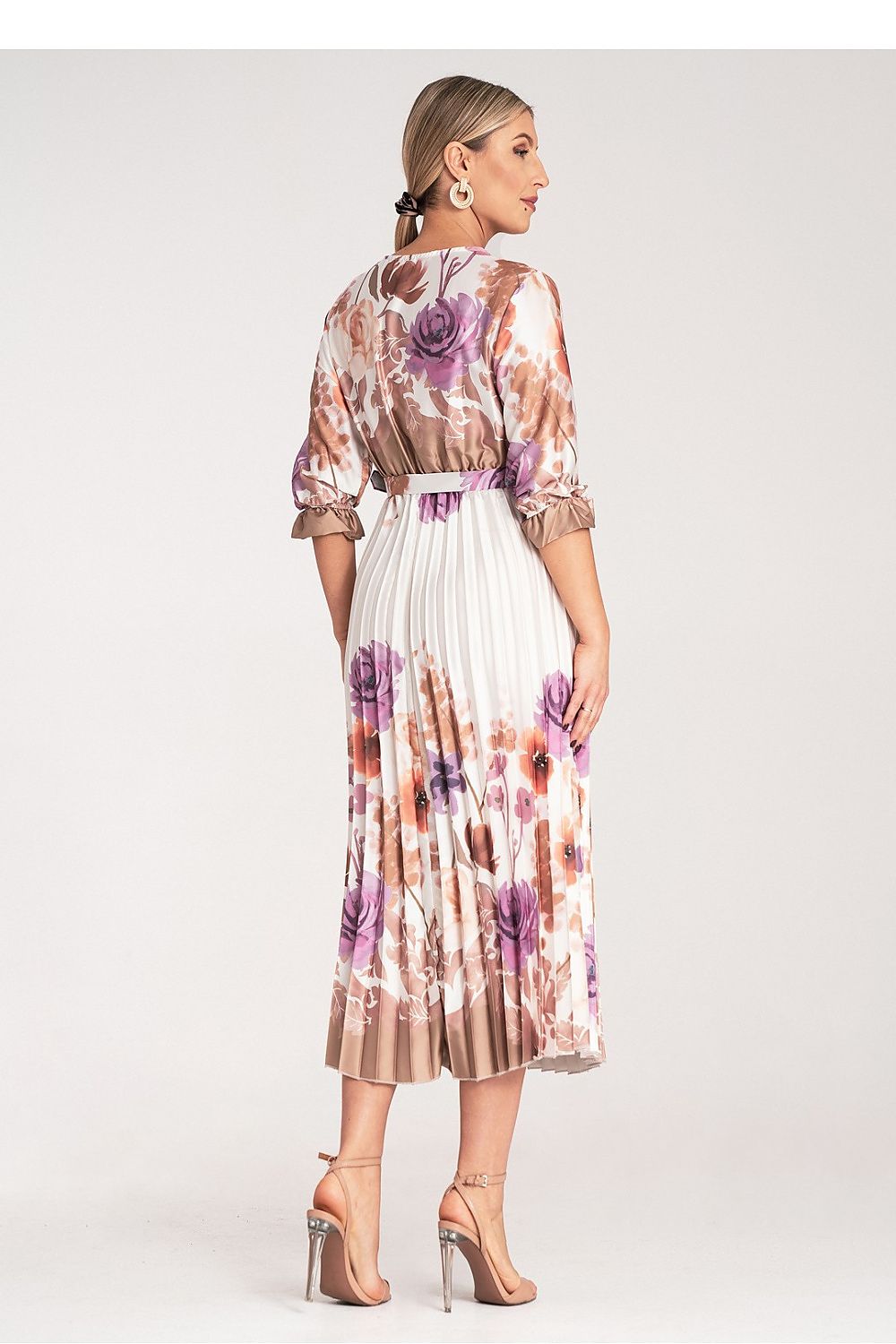 Elegant floral maxi dress by Figl showcasing pleated details and an elastic waist for a flattering fit.