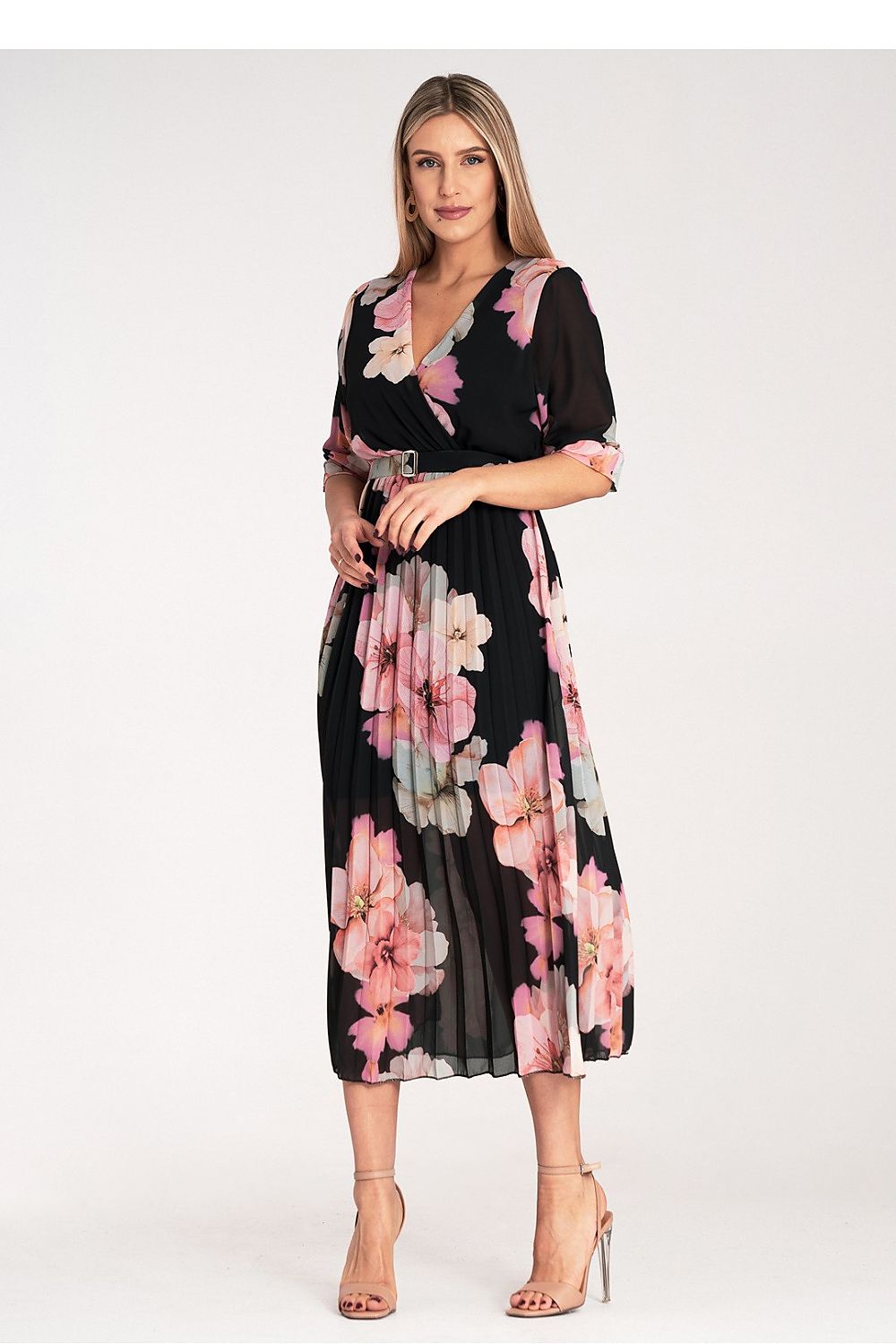 Stunning floral pattern on a Figl midi dress, complemented by an elastic waistband and a stylish belt, creating a flattering silhouette.