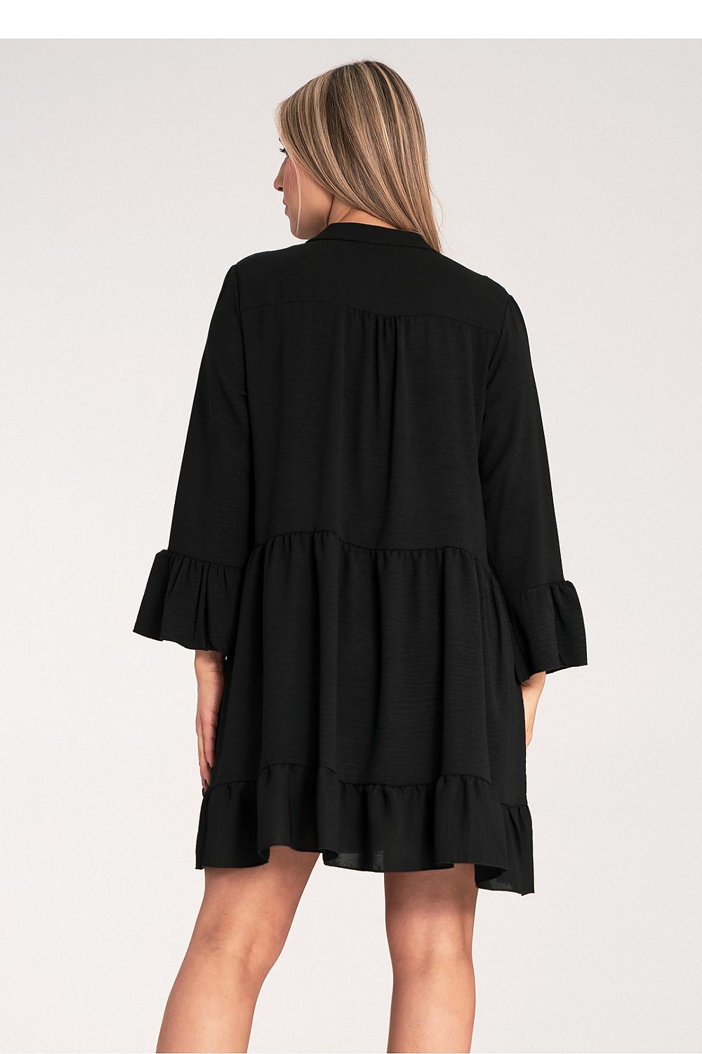 Chic Figl Loose Ruffle Daydress with a flattering fit, complete with V-neckline and refined stand-up collar, available in sizes EU S/M and US S/M.