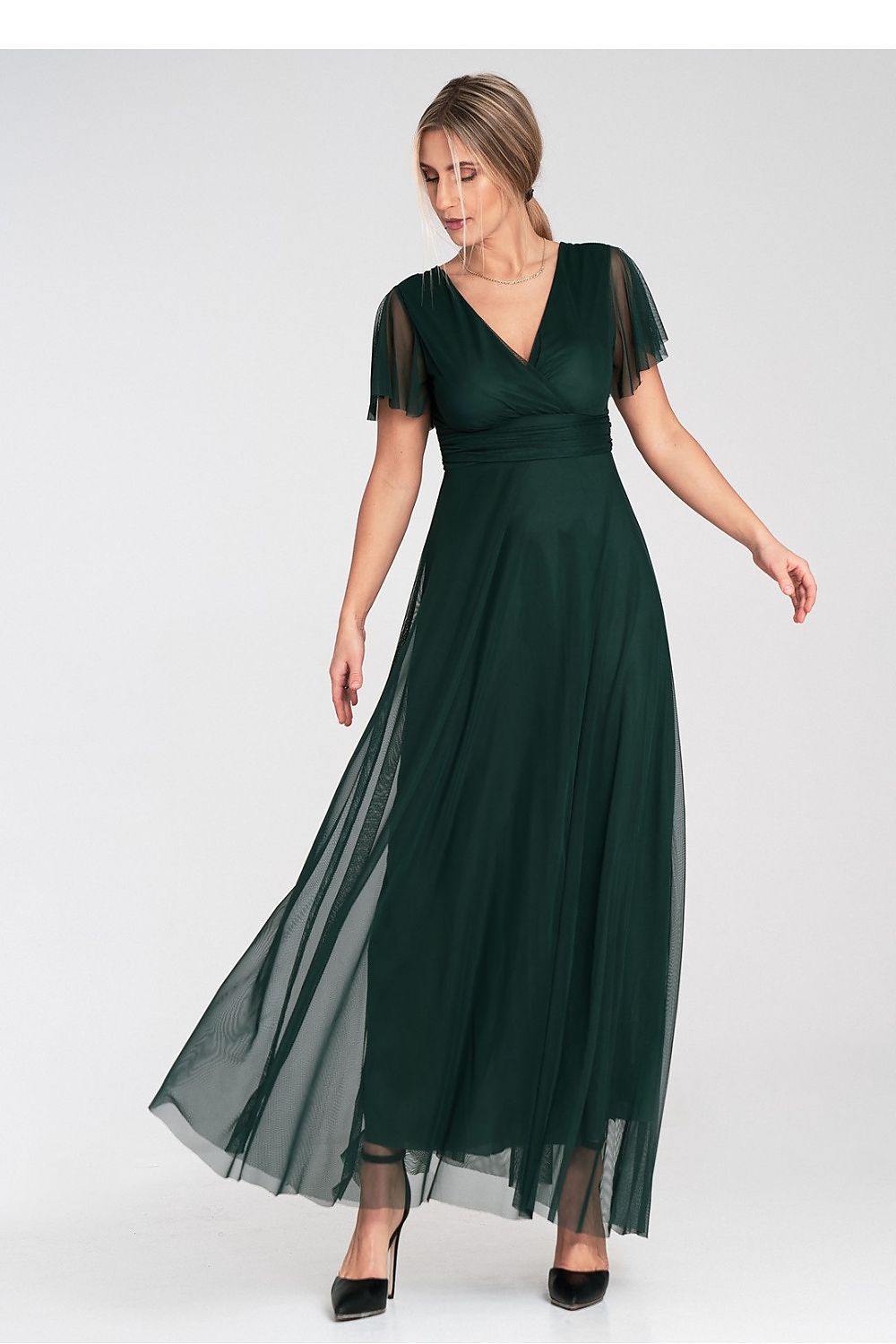 Elegantly styled mesh midi dress with sweetheart neckline and butterfly sleeves from Figl, showcasing a flattering silhouette.