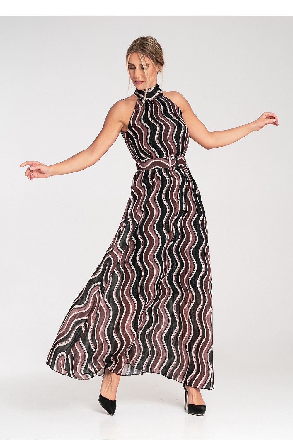 Close-up of the Figl maxi dress featuring detailed waistband and soft lining, offering an exquisite fit for EU sizes 0-4.