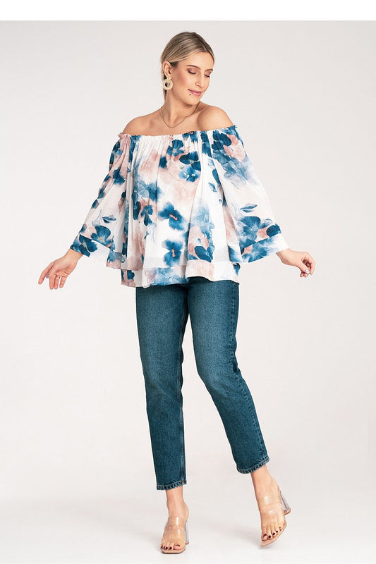 Chic Figl blouse crafted from 100% polyester, designed with a loose cut and cuffed 3/4 sleeves for a luxurious comfort.