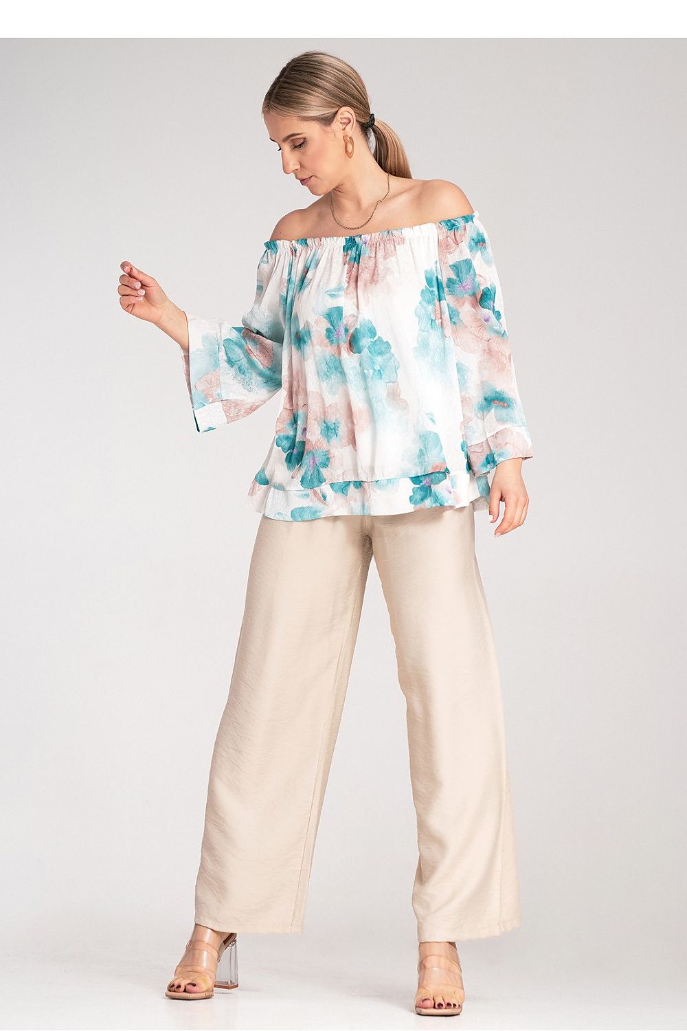 Flat lay of the Figl blouse demonstrating its loose cut and inviting design, ideal for chic summer outfits.