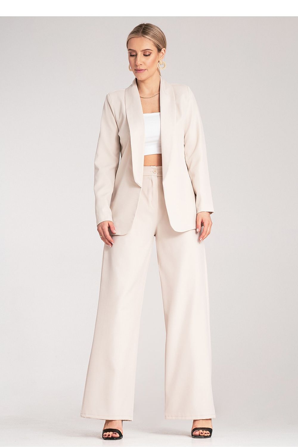 Model wearing Elegant Figl Classic Cut Jacket in sizes EU S/M and US S/M, styled for a sophisticated look.