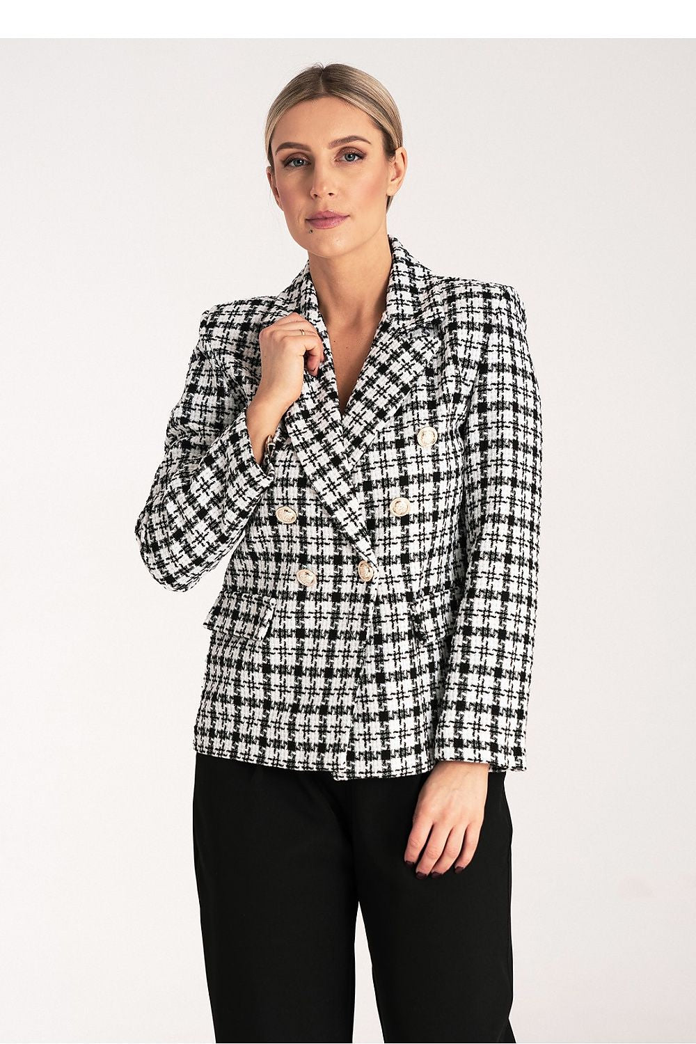 Elegant double-breasted checkered jacket in luxurious jacquard fabric by Figl, featuring classic collar and golden buttons.