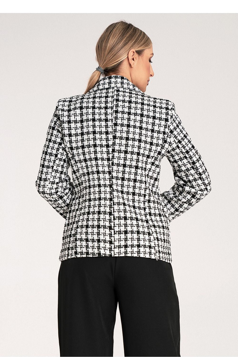 Model wearing Figl's elegant double-breasted checkered jacket in EU S/M, paired with stylish accessories for a sophisticated look.