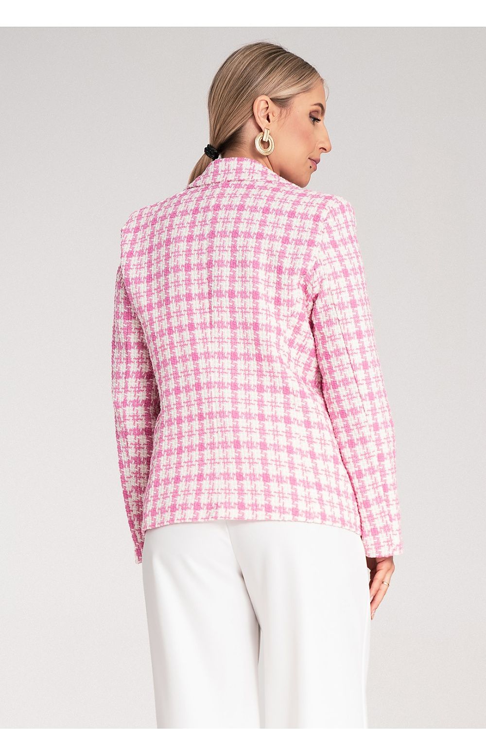 Close-up view of the luxurious jacquard fabric of the Figl checkered double-breasted jacket, showcasing exquisite texture and design details, ideal for sophisticated fashion.