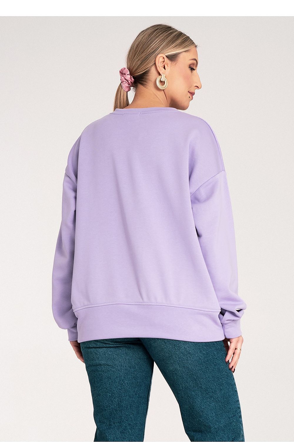 Chic Figl loose-fitting sweatshirt designed for stylish casual wear, featuring elegant detailing and available in EU S/M - US S/M.