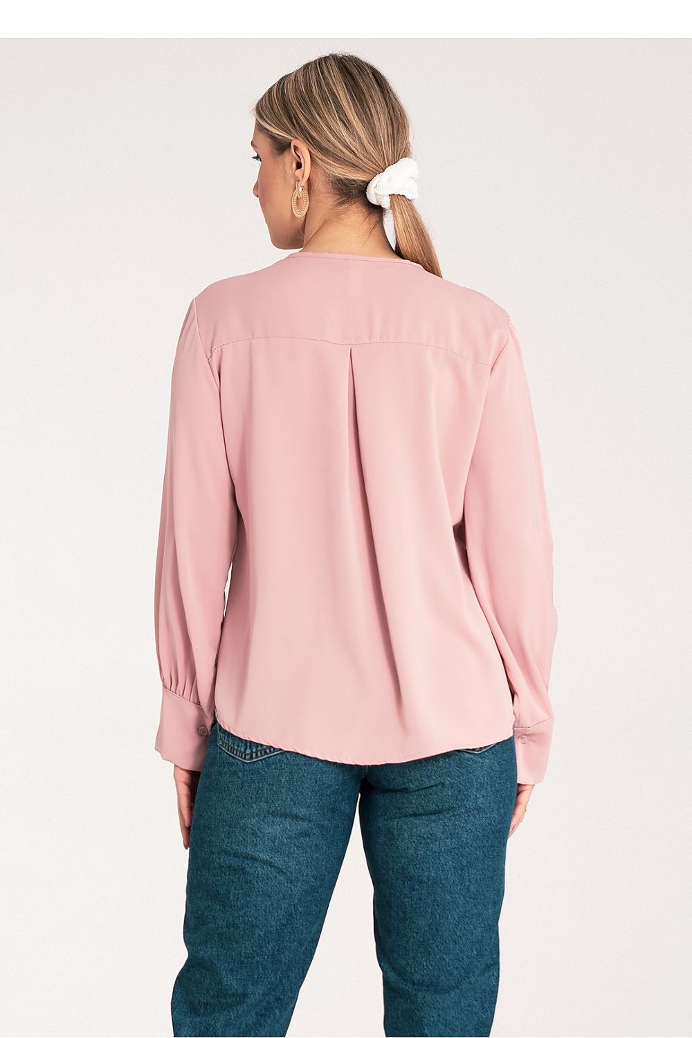 High-quality satin blouse from Figl in a luxurious design, ideal for a polished look with long sleeves.
