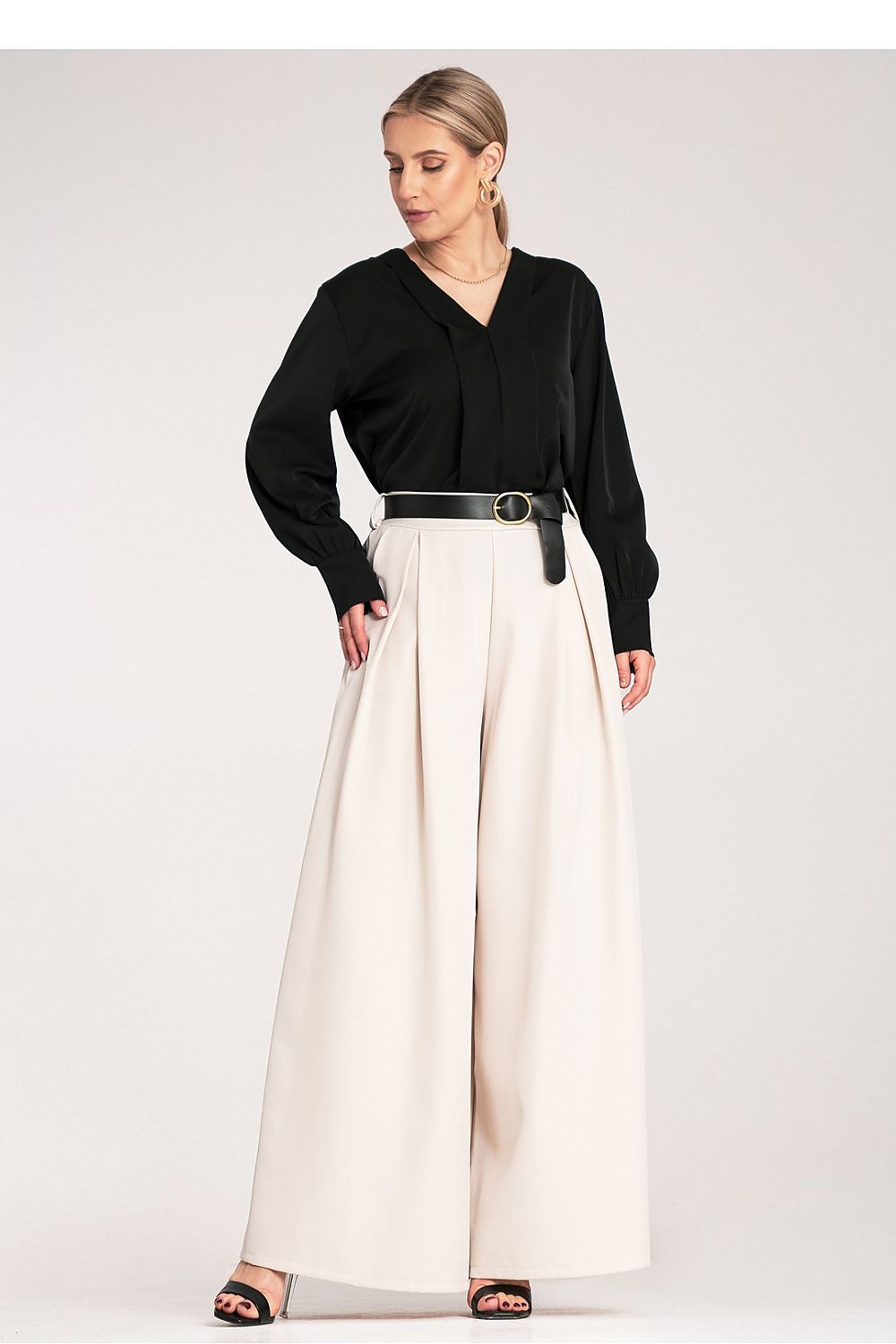 Elegant high-waisted palazzo trousers for women by Figl, featuring a stylish black belt and wide legs, perfect for a chic outfit.