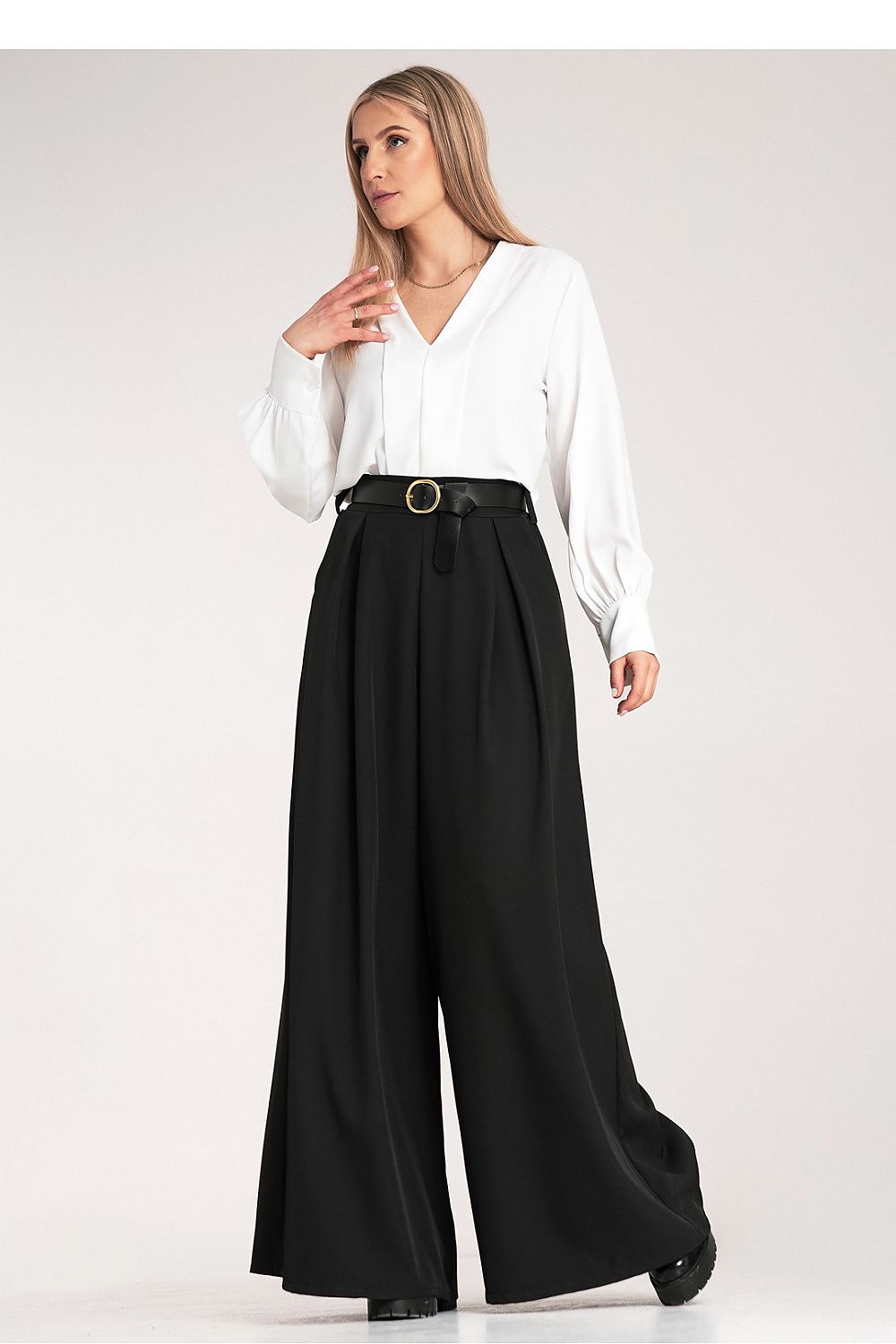 Luxurious palazzo pants with a black belt detail, tailored for women by Figl, perfect for sophisticated occasions.