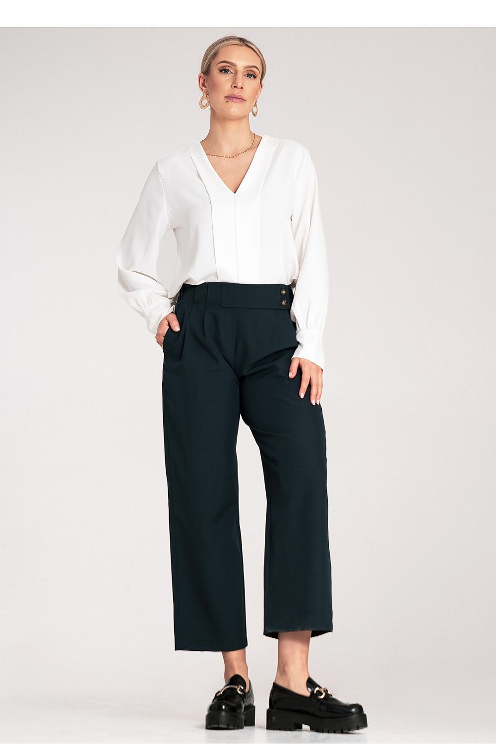 Elegant high-waisted 7/8 trousers for women by Figl featuring decorative button detail, tailored for a luxurious feel.