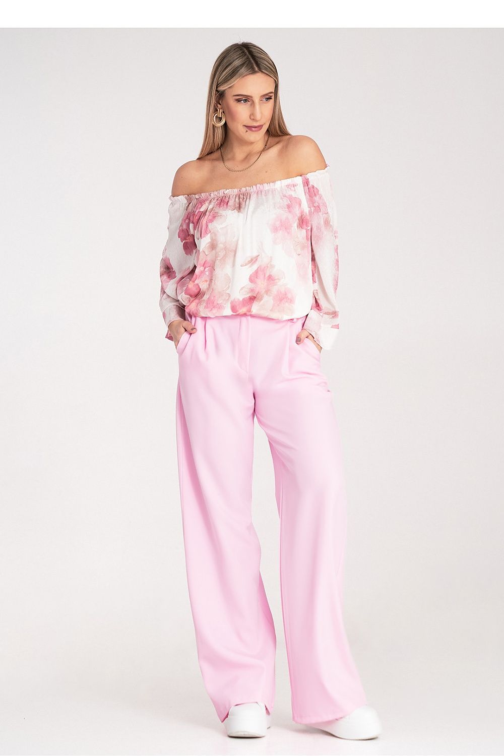 Stylish display of Figl Women's High-Waisted Trousers, perfect for effortless chic looks, featuring an elastic back for added comfort.