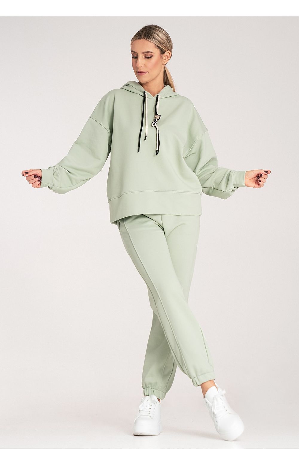 Beautifully styled Figl luxury sweat suit on display, embodying casual elegance and comfort.