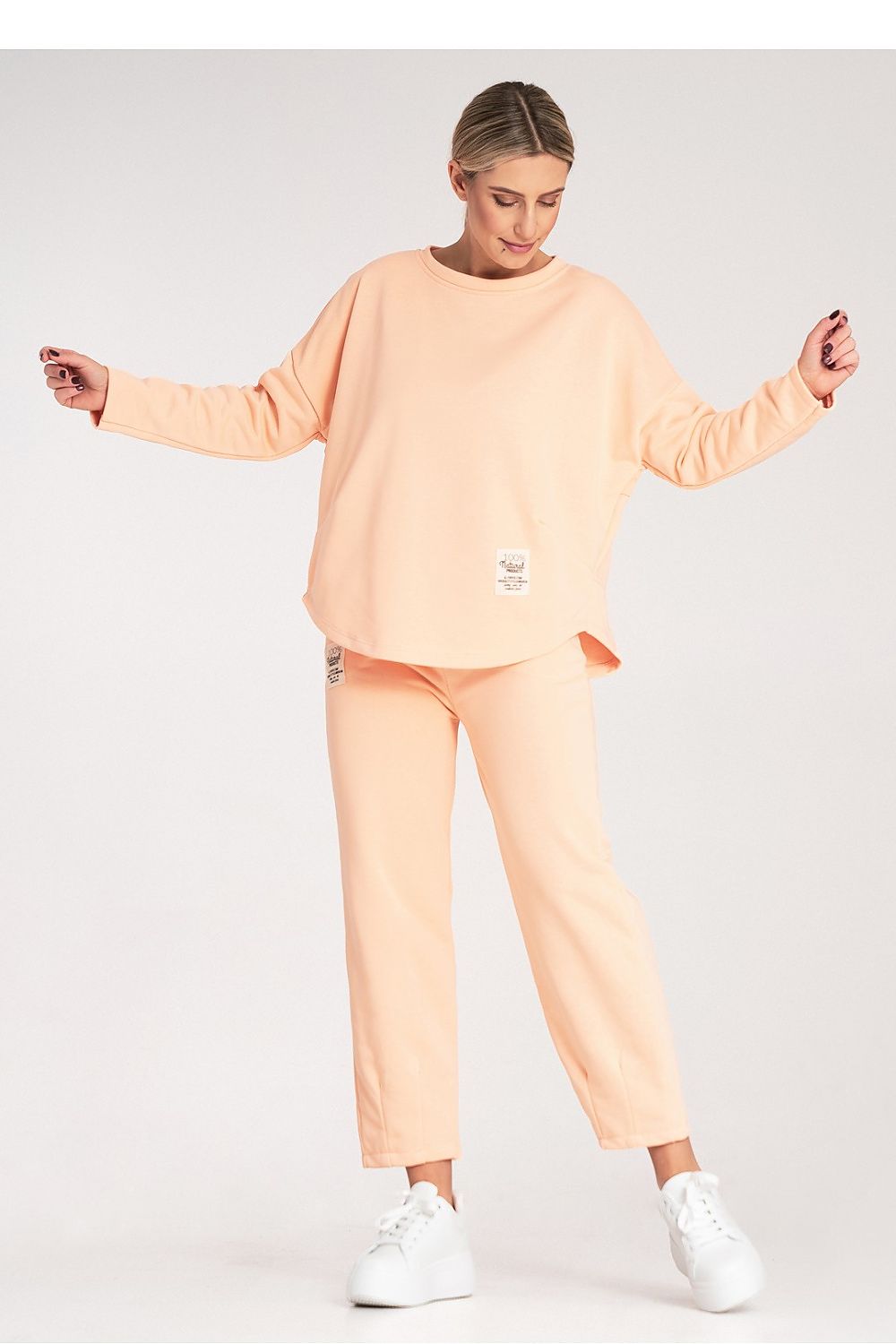 Comfortable and chic Figl women's sweatsuit set with elastic waistband pants and drawstring, ideal for everyday luxury.