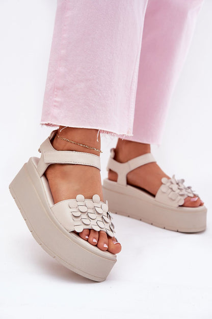 Elegant Chebello women's natural leather sandals with a 5.5 cm platform, featuring adjustable velcro straps, perfect for stylish and comfortable summer wear.