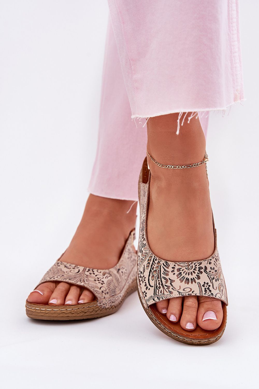 Close-up of the adjustable buckle strap on Maciejka natural leather sandals, designed by Step in Style for a luxurious fit.