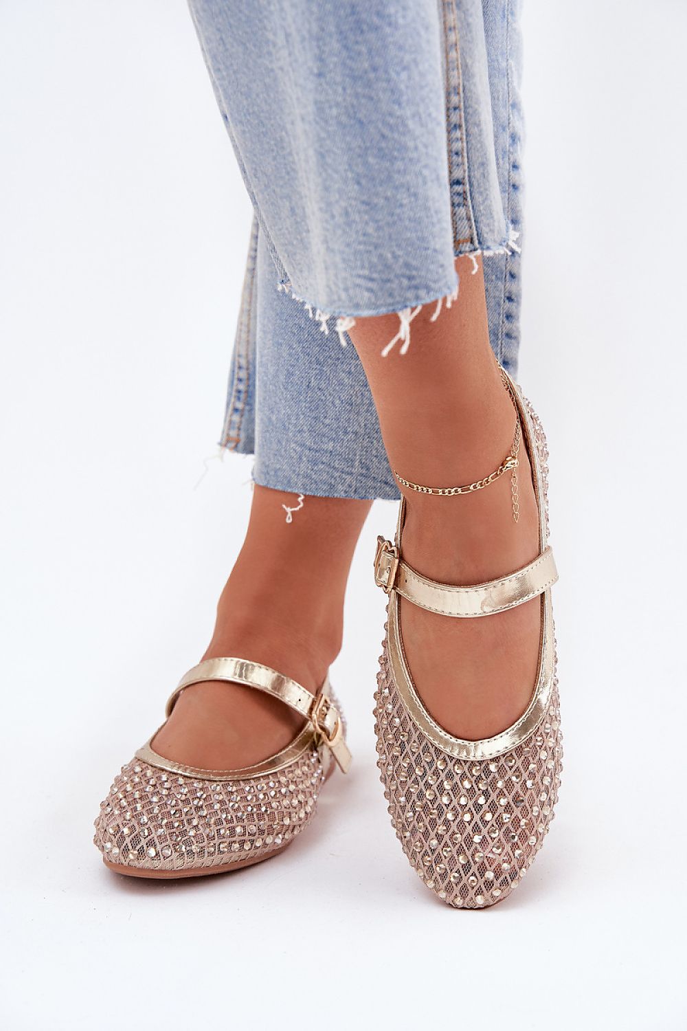 Side view of elegant women's ballerina flats from Step in Style, highlighting the 1 cm heel height and fashionable design perfect for daily wear.