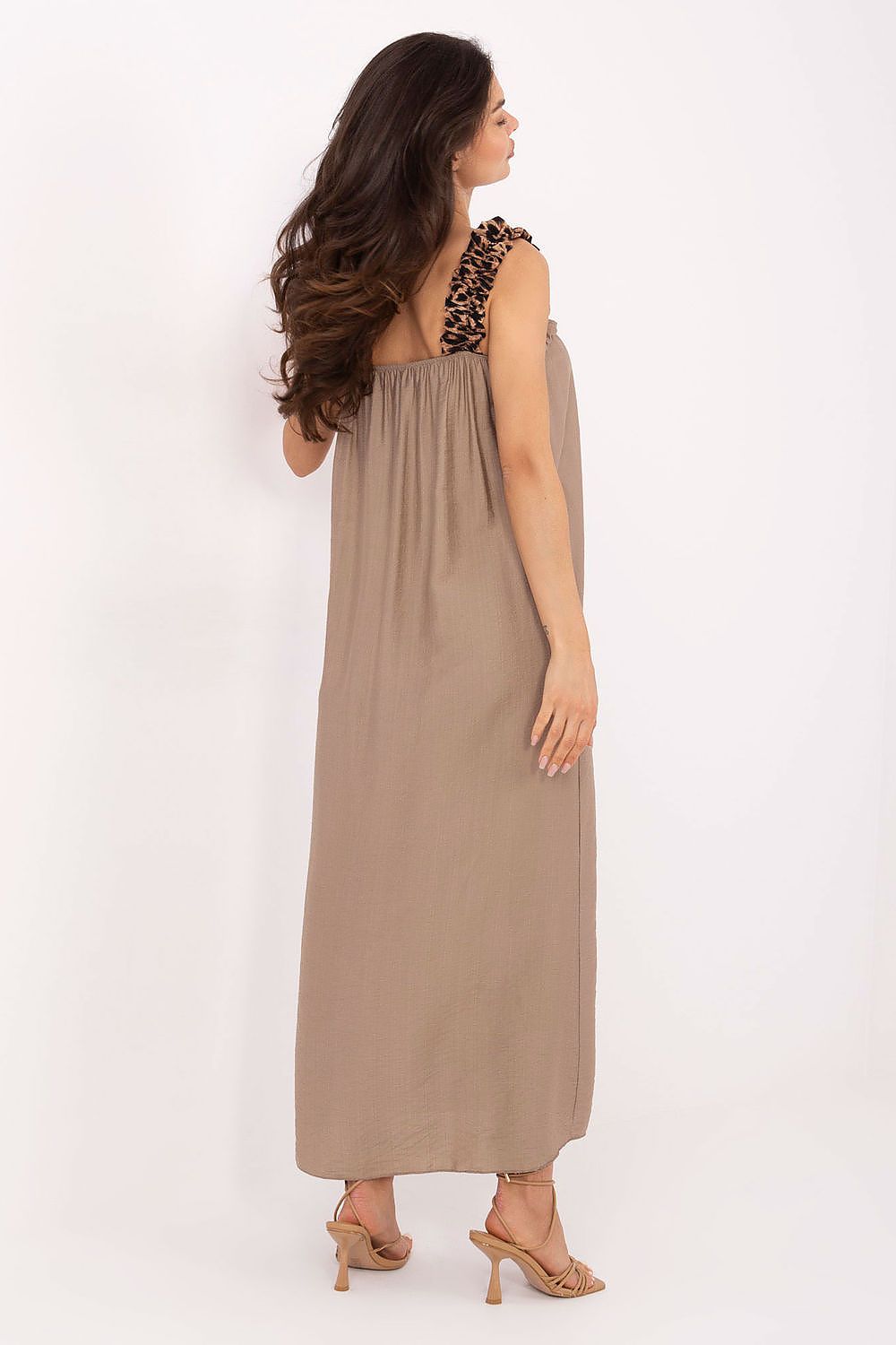 Elegant summer maxi dress with flared cut and leopard print straps by Italy Moda, showcasing a feminine silhouette, perfect for warm days and stylish outings.