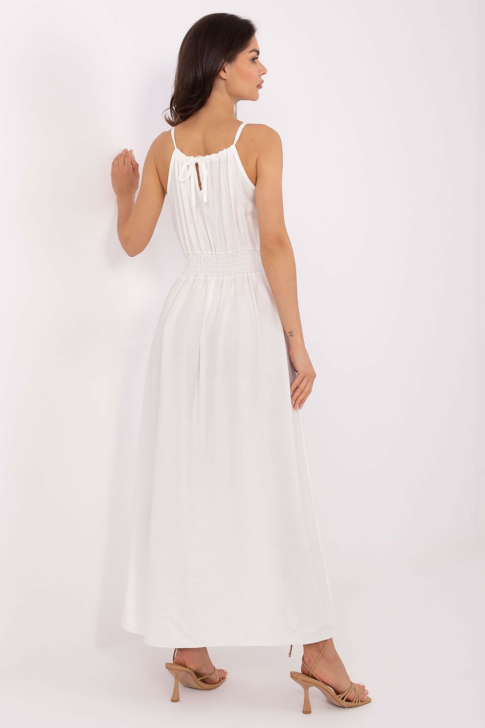 The flattering silhouette of the Italy Moda summer maxi dress, featuring gathers at the waist for added elegance and comfort.