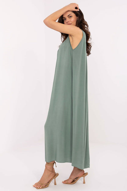 Elegant Och Bella summer midi dress in oversized viscose featuring a V-neck design and thin straps, perfect for casual summer outings.