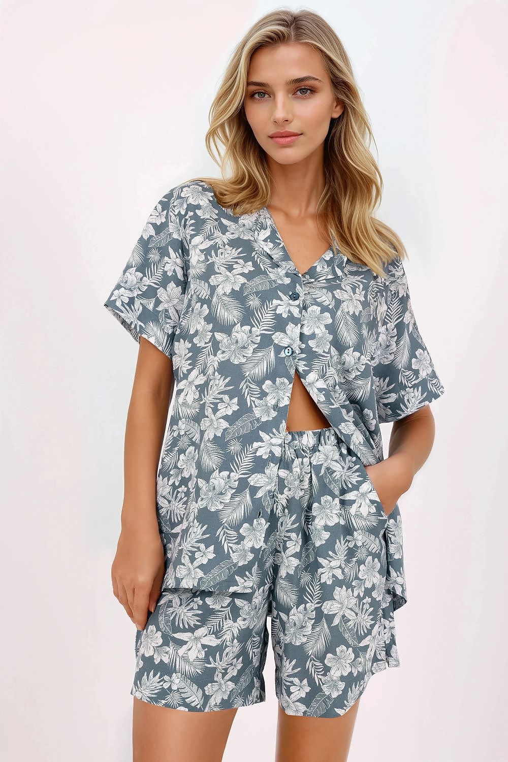 Elegant 2-piece women's pajama set by Momenti Per Me, crafted from delicate 100% viscose. Featuring a stylish short-sleeved shirt with cuffs and shorts with an elastic waistband, this breathable and hypoallergenic sleepwear is perfect for luxurious homewear.