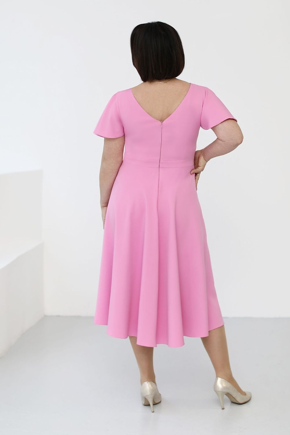Chic and flowing sleeves of the Jersa midi cocktail dress, emphasizing a feminine silhouette ideal for elegant events.