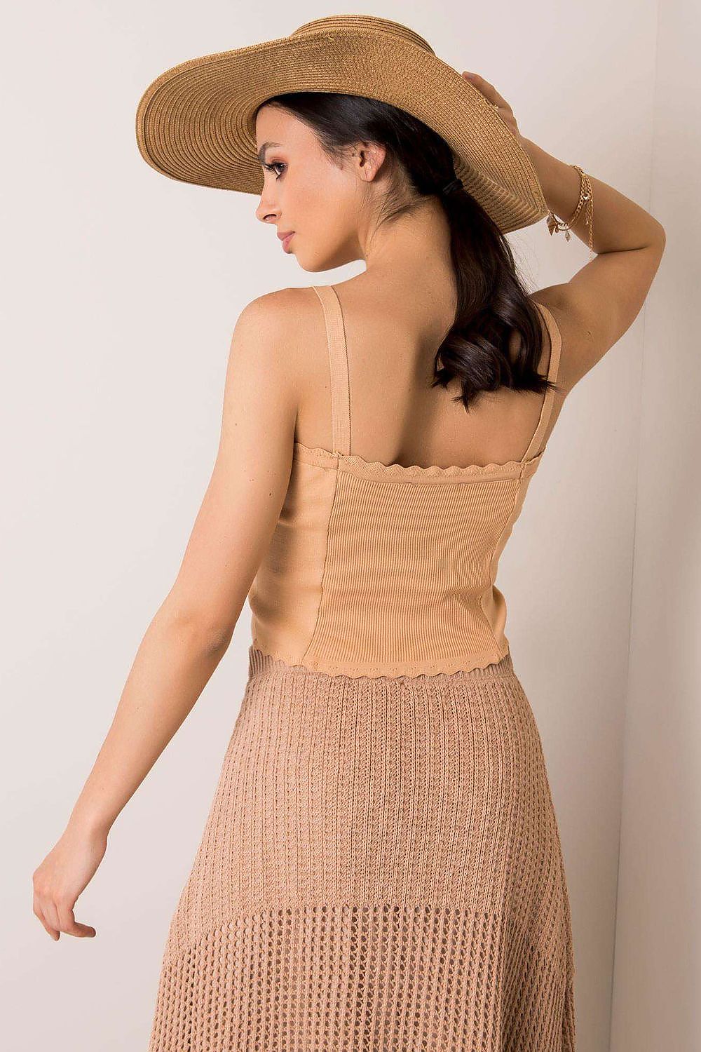 Stylish EU size 0 ribbed camisole by Rue Paris, featuring a short length ideal for pairing with high-waisted jeans and accentuating the silhouette.