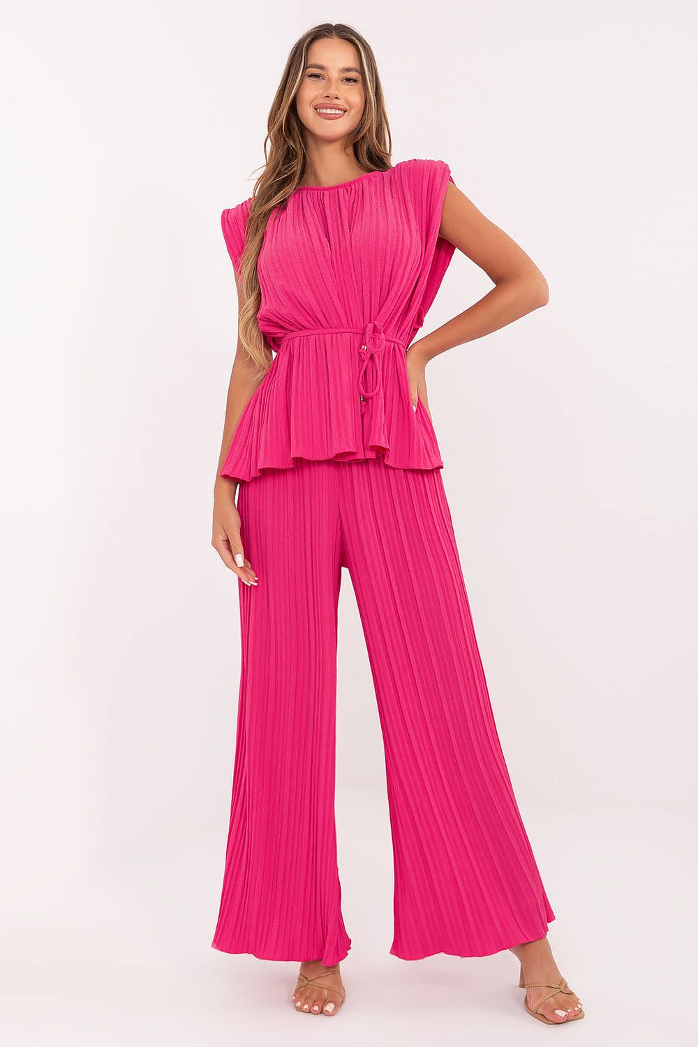 Elegant women's pleated set by Italy Moda featuring high-waisted trousers and a sleeveless blouse, showcasing a stylish modern design perfect for various occasions.