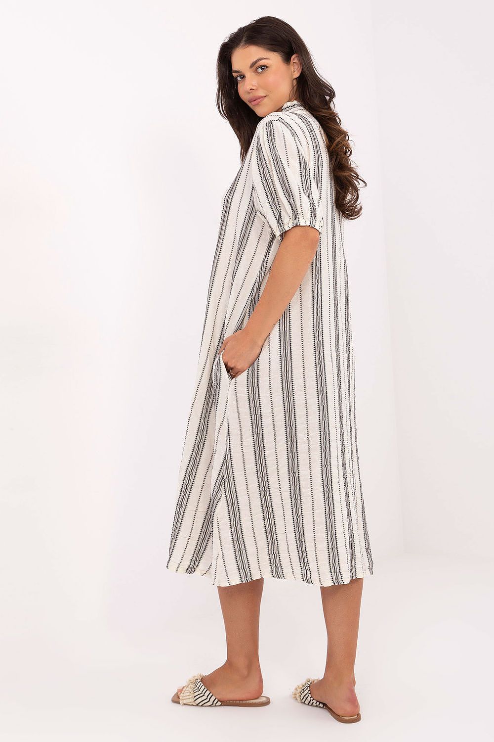 Elegant Boho Midi Dress by Och Bella in Size EU 0, featuring a soft V-neckline and exquisite embroidery, perfect for summer outings.