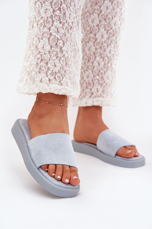 Elegant Women's Eco-Suede Platform Flip-Flops by Step in Style, showcasing comfort and style for casual outfits, featuring a 2.5 cm platform.