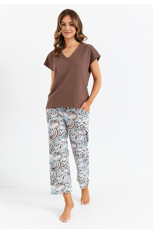 Cana luxury women's pyjama ensemble showcasing a modern V-neck short-sleeved top and chic 7/8 printed trousers, perfect for stylish relaxation.