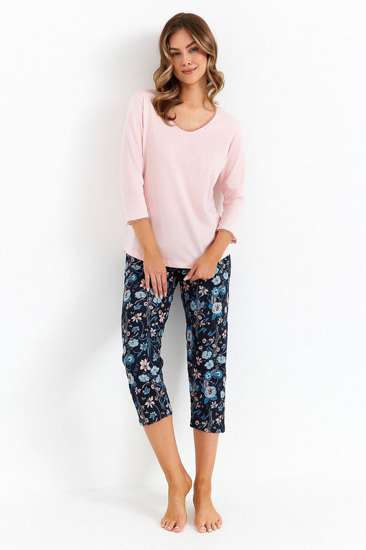 Luxurious women's pyjama set by Cana featuring elegant lace detail, a stylish V-neckline, and trendy print, perfect for comfortable relaxation. Available in sizes S-XXL.