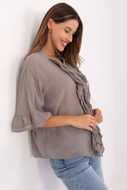 Close-up of the breathable 100% cotton fabric of Italy Moda's luxurious Boho Shirt, showcasing its soft texture and elegant detailing.