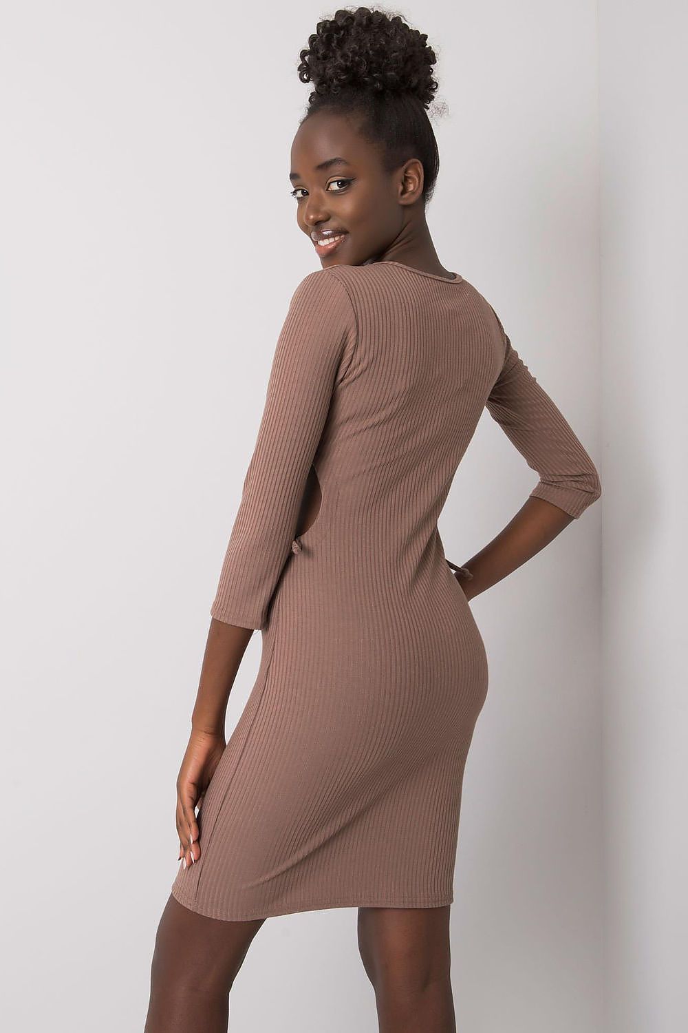 Close-up of the Lakerta pencil dress, highlighting the luxurious ribbed fabric, perfect for chic daily wear.