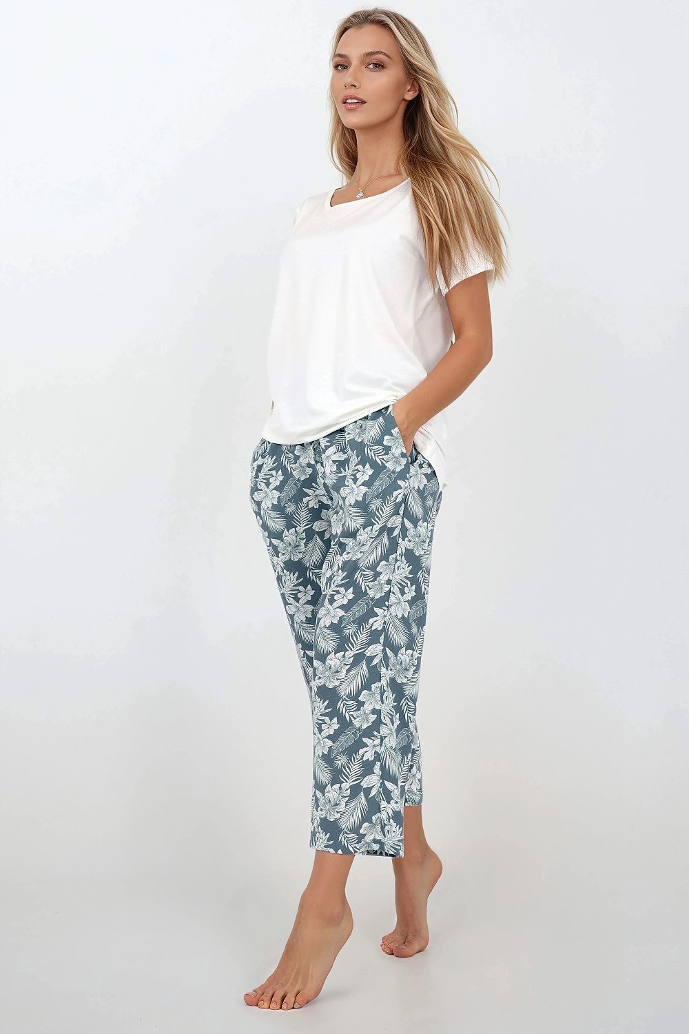 Elegant women's two-piece pajamas set by Momenti Per Me, showcasing soft viscose fabric, featuring a loose fit top with round neckline and oversized pants with pockets, perfect for stylish and comfortable homewear.