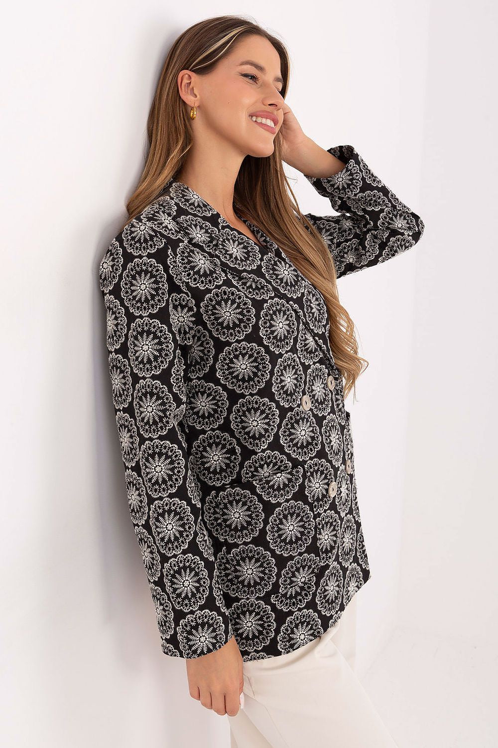 Close-up view of the luxurious openwork embroidery on Lakerta's elegant women's blazer, highlighting its unique feminine appeal.