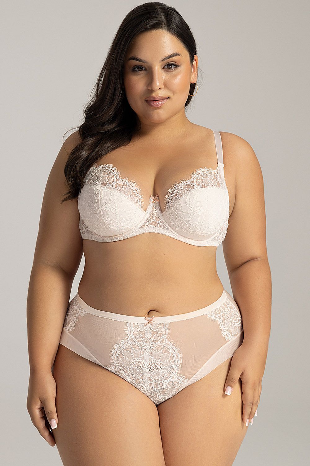 Ava's semi-soft wedding bra designed for comfort and style in larger bust sizes, showcased in an elegant box, ideal for bridal wear and gifts.