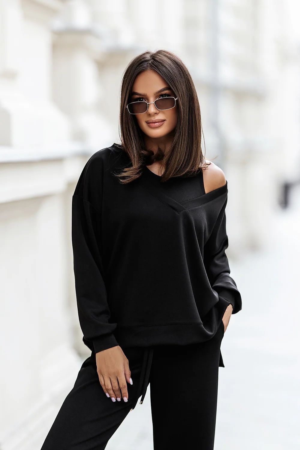 LaBalancia stylish women's 3-piece set featuring an elegant blouse with V-neck and asymmetrical hem, ideal for luxurious casual styling.