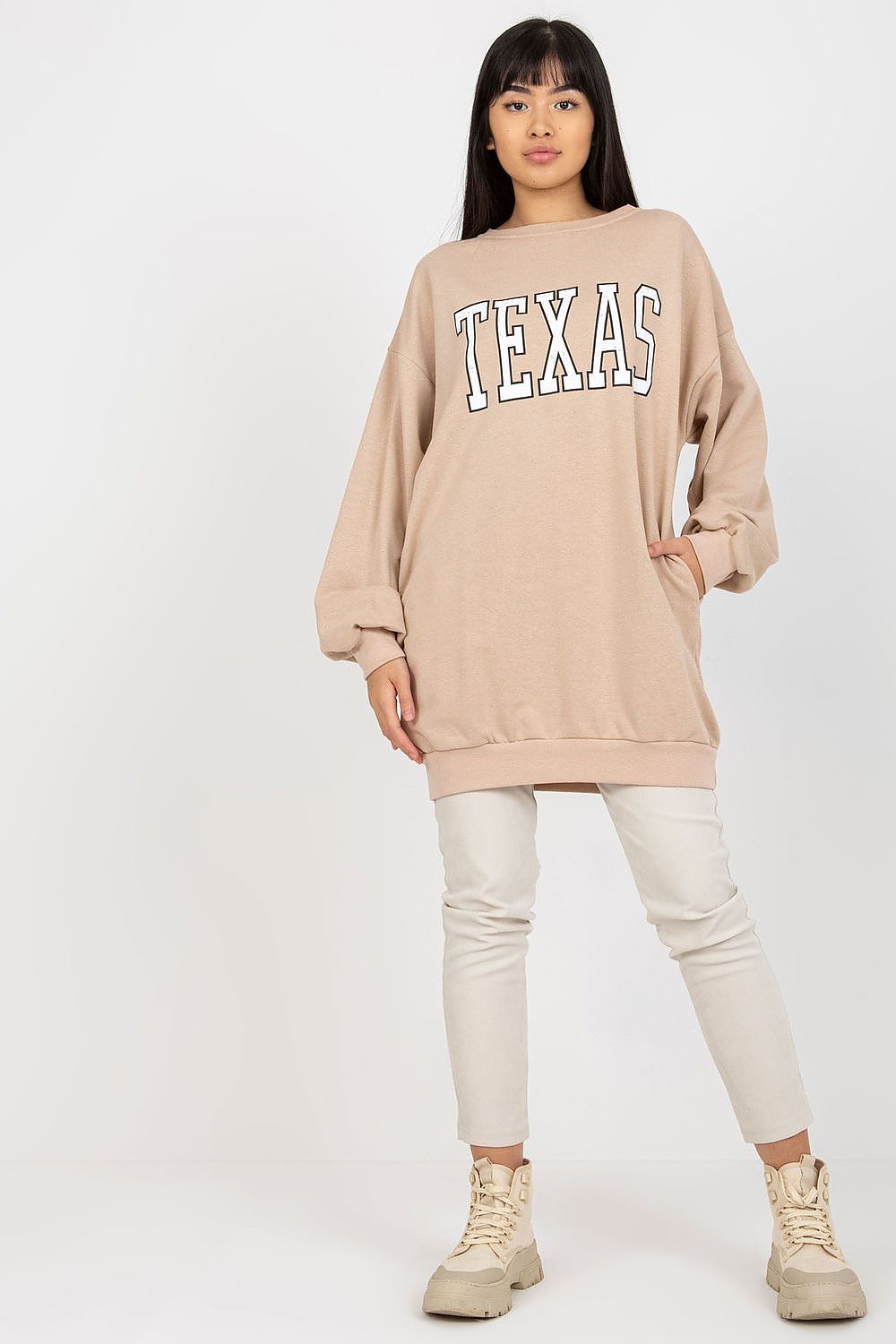 Elegant view of Ex Moda women's long casual sweatshirt, featuring a classic round neckline and long sleeves for a sophisticated look, ideal for cooler days.