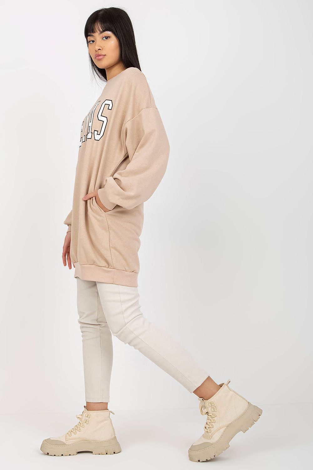Luxurious Ex Moda women's long casual sweatshirt, highlighting its minimalist design and ribbed finishes, effortlessly pairing with leggings and jeans.
