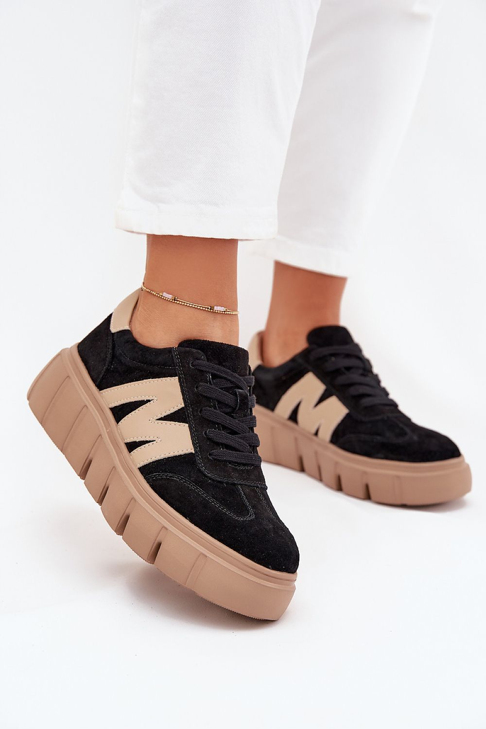 Stylish Vinceza Women's Suede Sneakers in a minimalist design, combining sophistication and leisure for the modern woman.