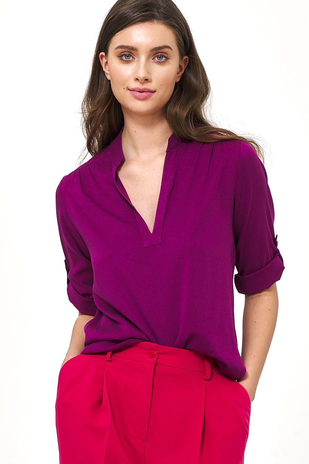 Versatile Nife viscose blouse in EU sizes 34-42, designed to pair beautifully with high-waisted trousers and skirts.