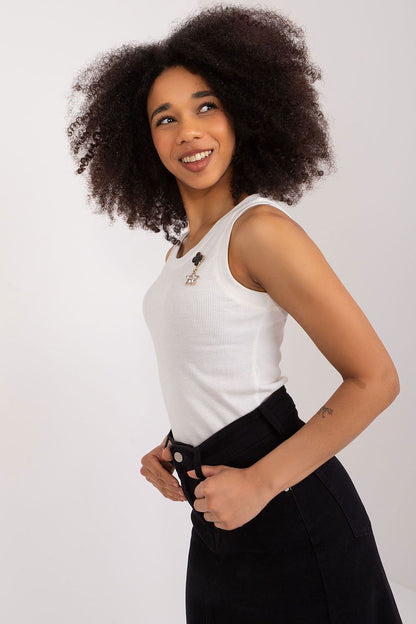 Model wearing Lakerta's elegant sleeveless ribbed top with brooch, styled effortlessly for a chic day out.